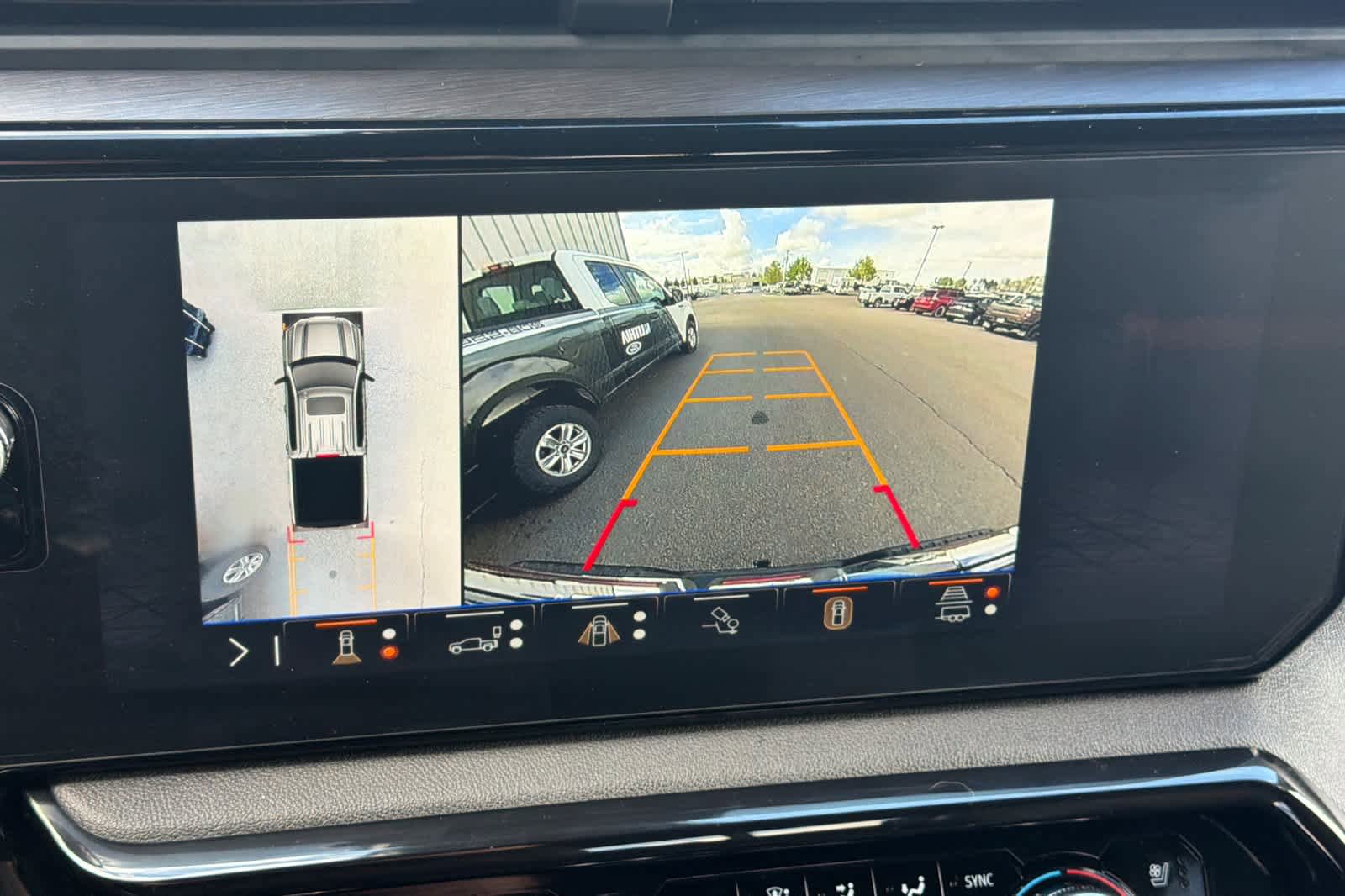 Used 2025 GMC Sierra 1500 AT4 w/ Technology Package AWD/4WD image 18