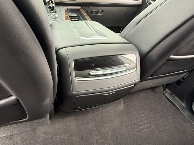 Used 2024 Cadillac Escalade Premium Luxury image 28