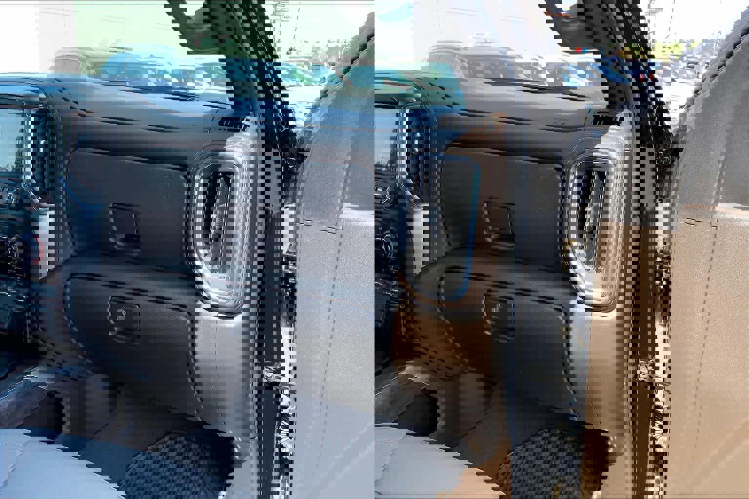 Used 2022 Chevrolet Silverado 2500 LTZ w/ LTZ Convenience Package image 19