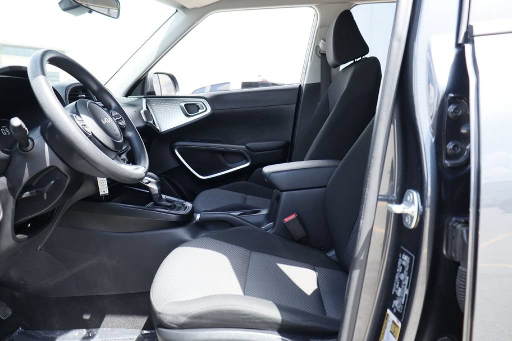 Used 2024 Kia Soul LX w/ Option Group 015 FWD image 4