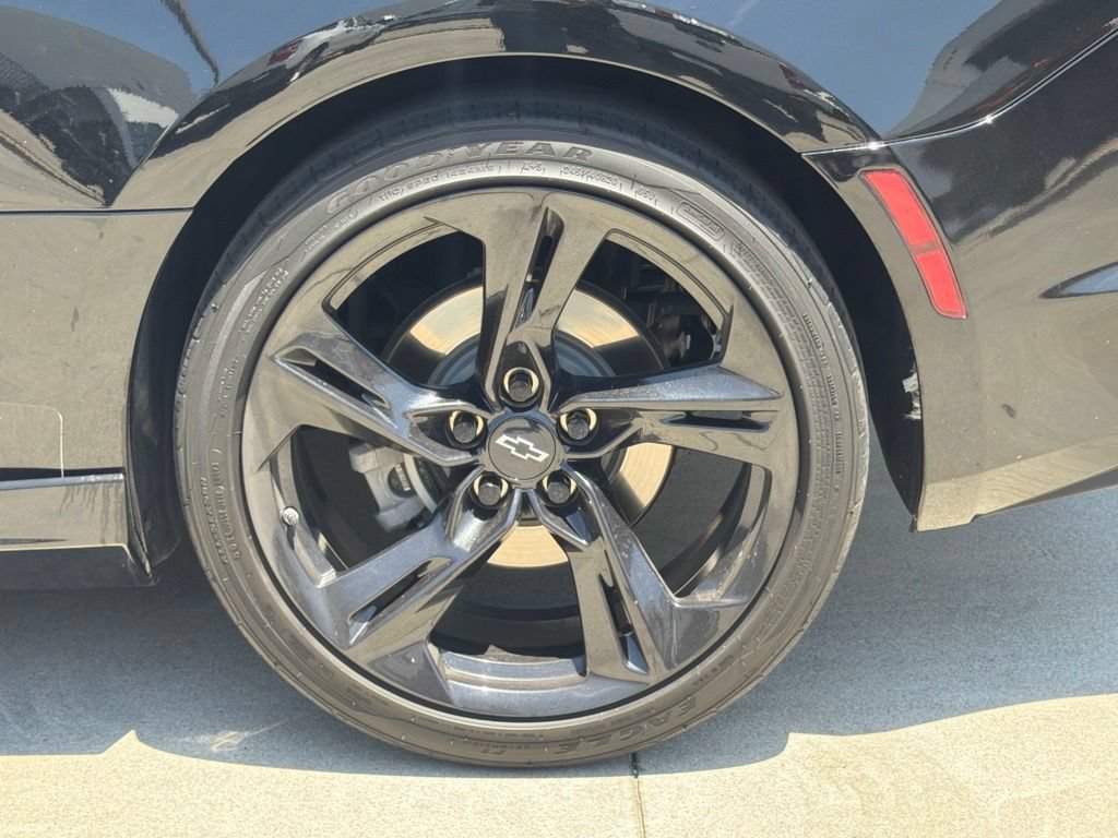 Used 2021 Chevrolet Camaro LT w/ RS Package RWD image 17
