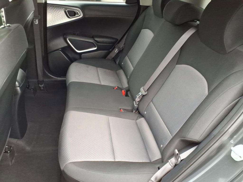 Used 2025 Kia Soul LX w/ LX Technology Package FWD image 12
