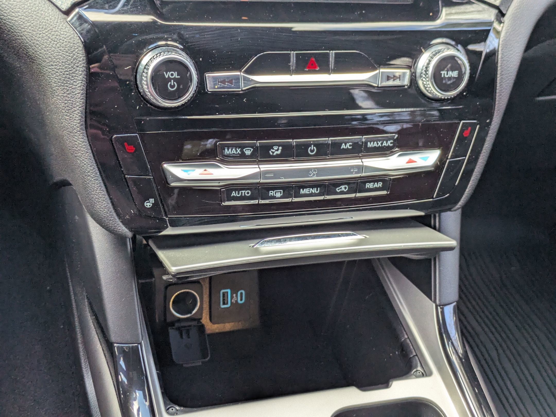 Certified 2024 Ford Explorer ST-Line w/ Class IV Trailer Tow Package image 23