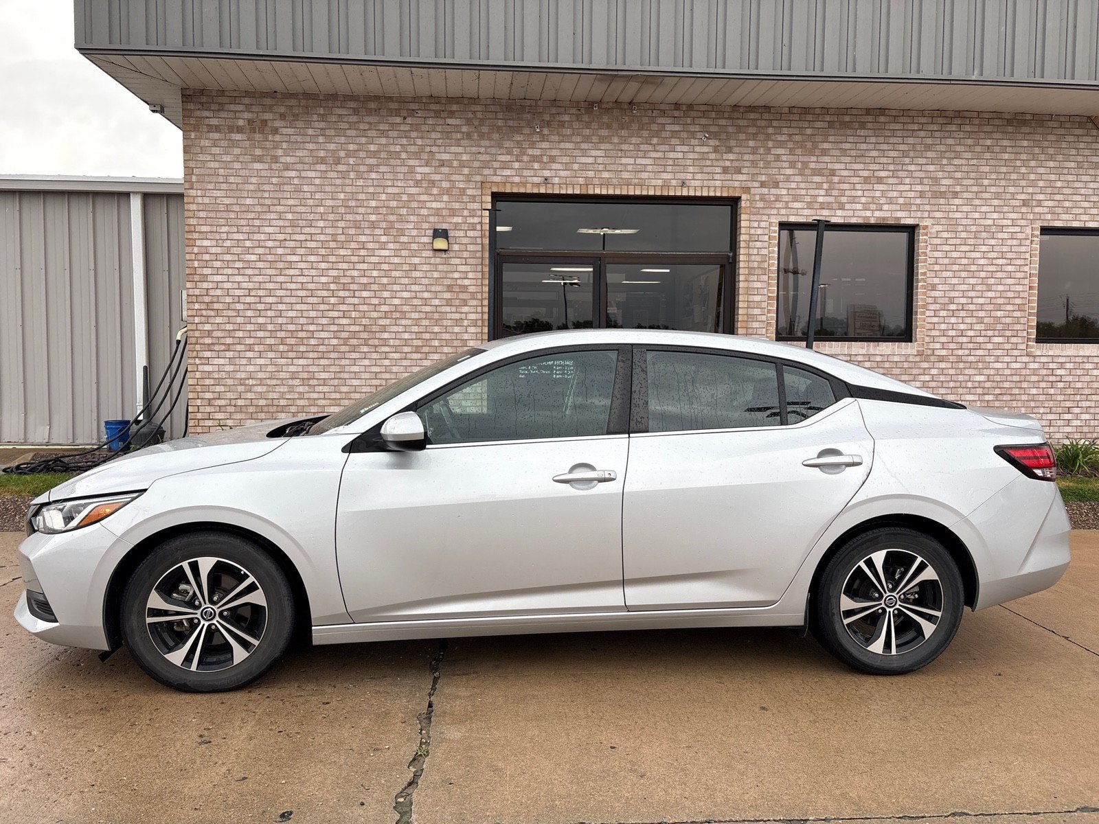 Used 2022 Nissan Sentra SV FWD image 2