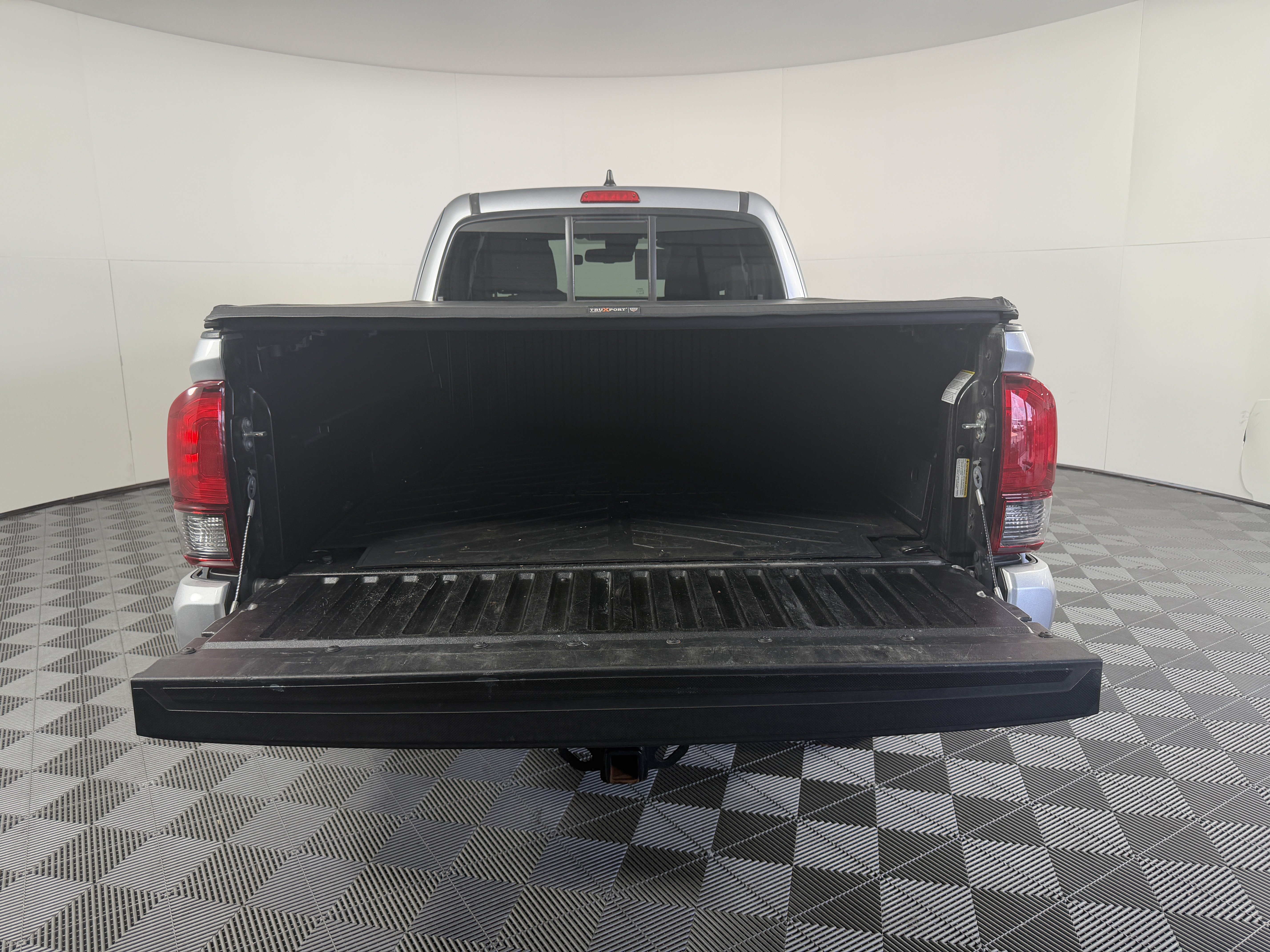 Used 2022 Toyota Tacoma SR5 w/ Technology Package RWD image 12