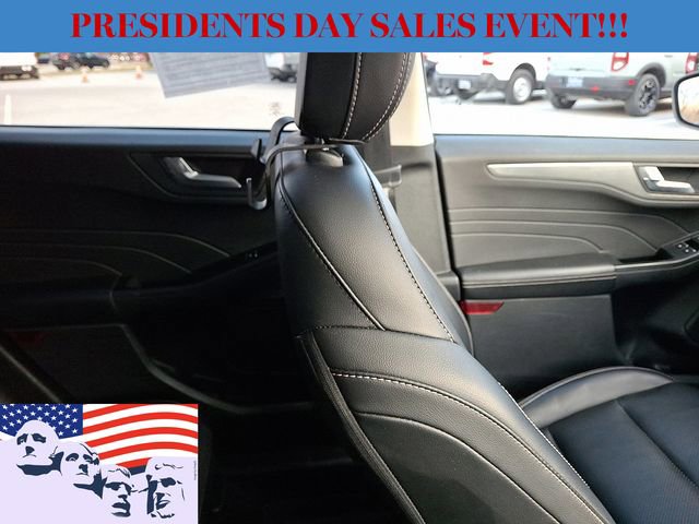 Certified 2022 Ford Escape Titanium w/ Class II Trailer Tow Package image 13