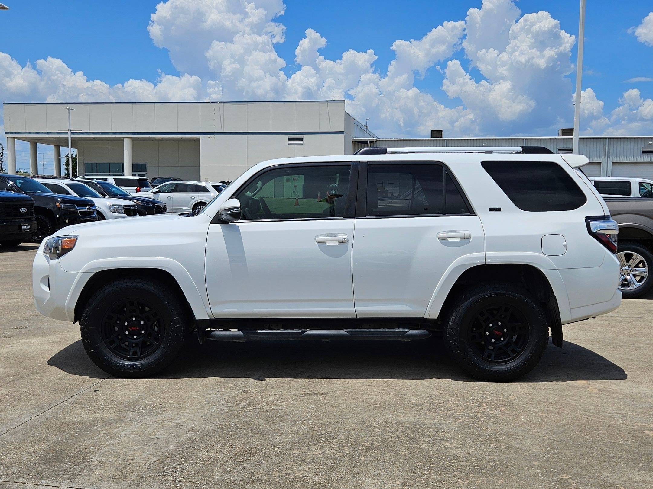 Used 2022 Toyota 4Runner SR5 Premium w/ Moonroof Package RWD image 9