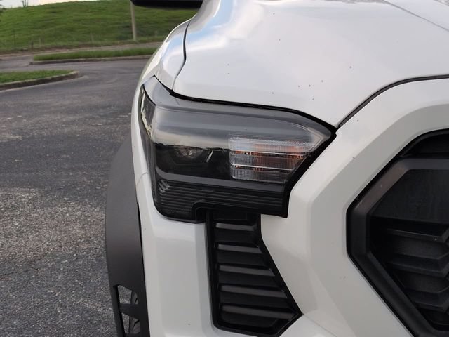 Used 2024 Toyota Tacoma TRD Off-Road AWD/4WD image 10