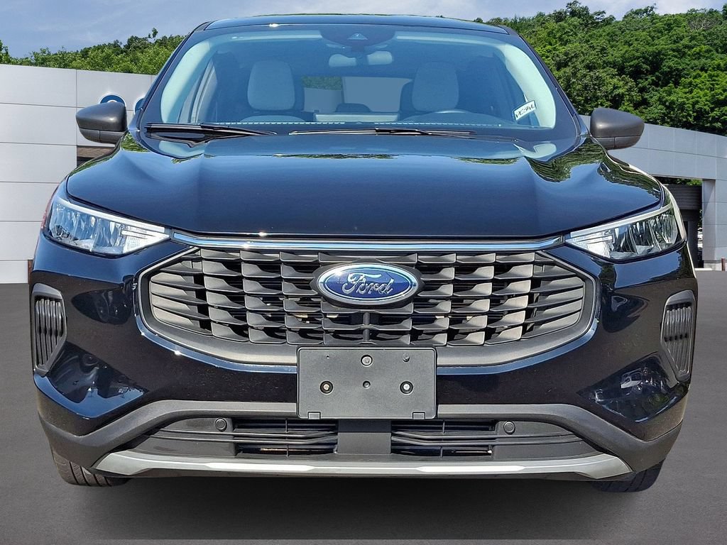 Certified 2023 Ford Escape Active w/ Tech Pack #1 AWD/4WD image 2