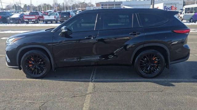 Used 2022 Toyota Highlander Platinum image 3