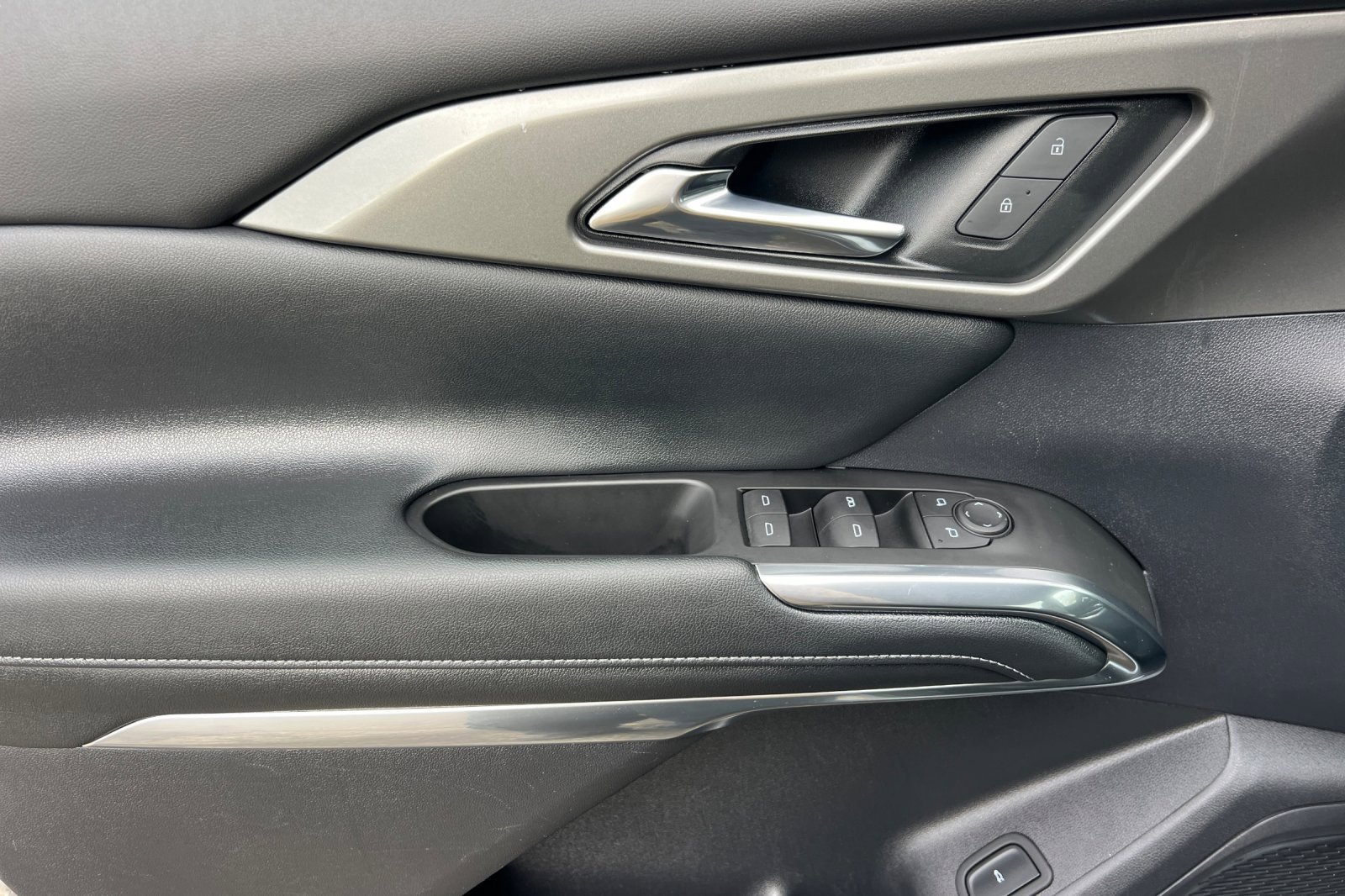 Used 2024 Chevrolet Traverse LT image 12