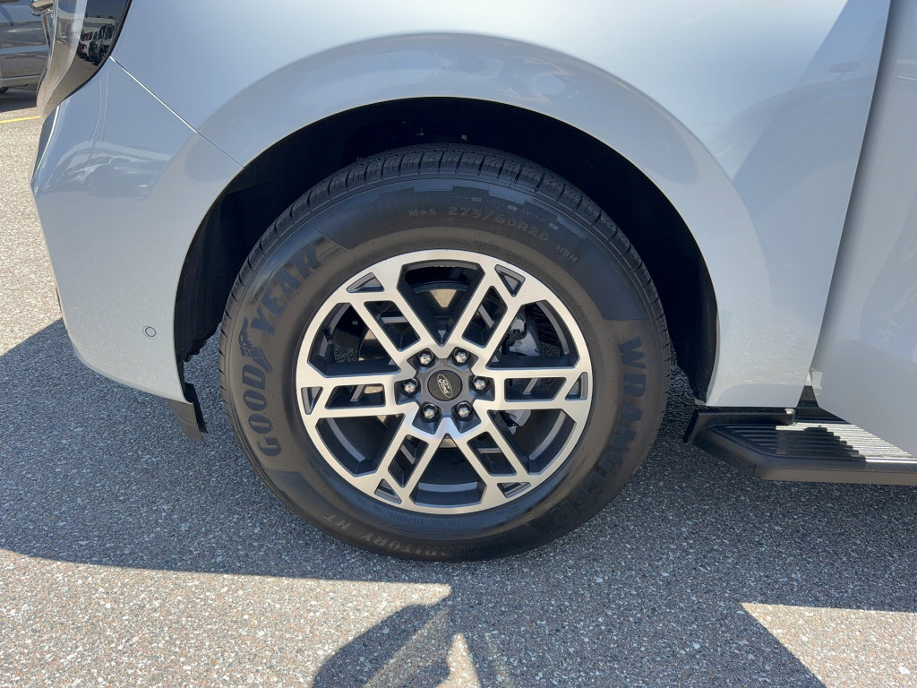 Certified 2025 Ford Expedition Active image 43