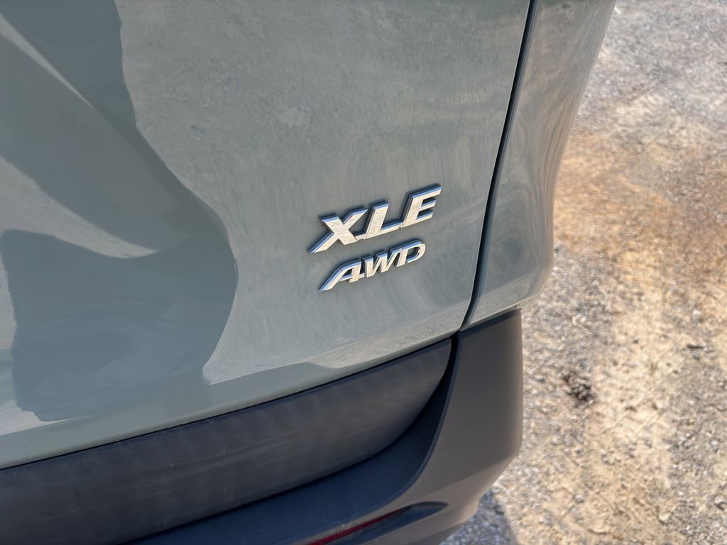 Used 2021 Toyota RAV4 XLE w/ Convenience Package AWD/4WD image 9
