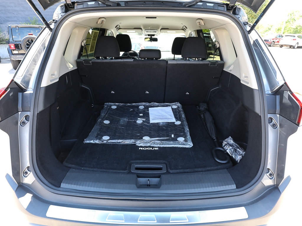 Used 2023 Nissan Rogue SV AWD/4WD image 6
