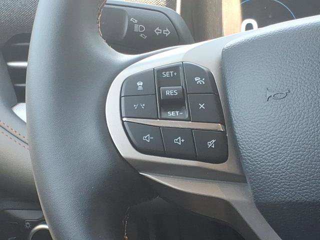 Certified 2025 Ford Explorer Active AWD/4WD image 8
