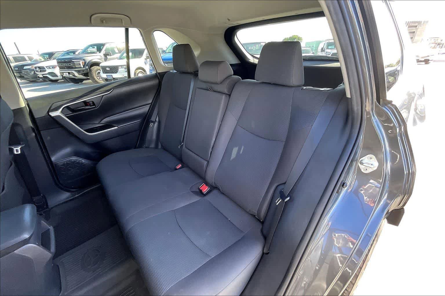 Used 2020 Toyota RAV4 LE w/ Carpet Mat Package FWD image 29