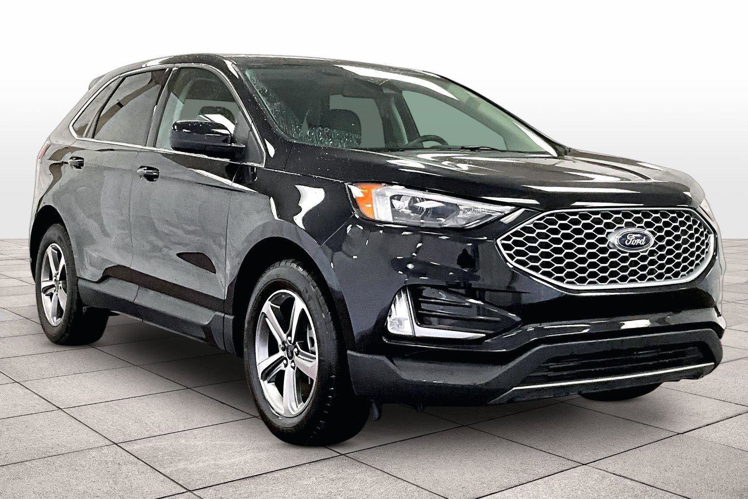 Certified 2024 Ford Edge SEL w/ Convenience Package image 2