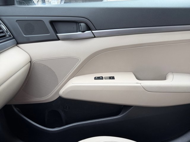 Used 2017 Hyundai Elantra SE image 16