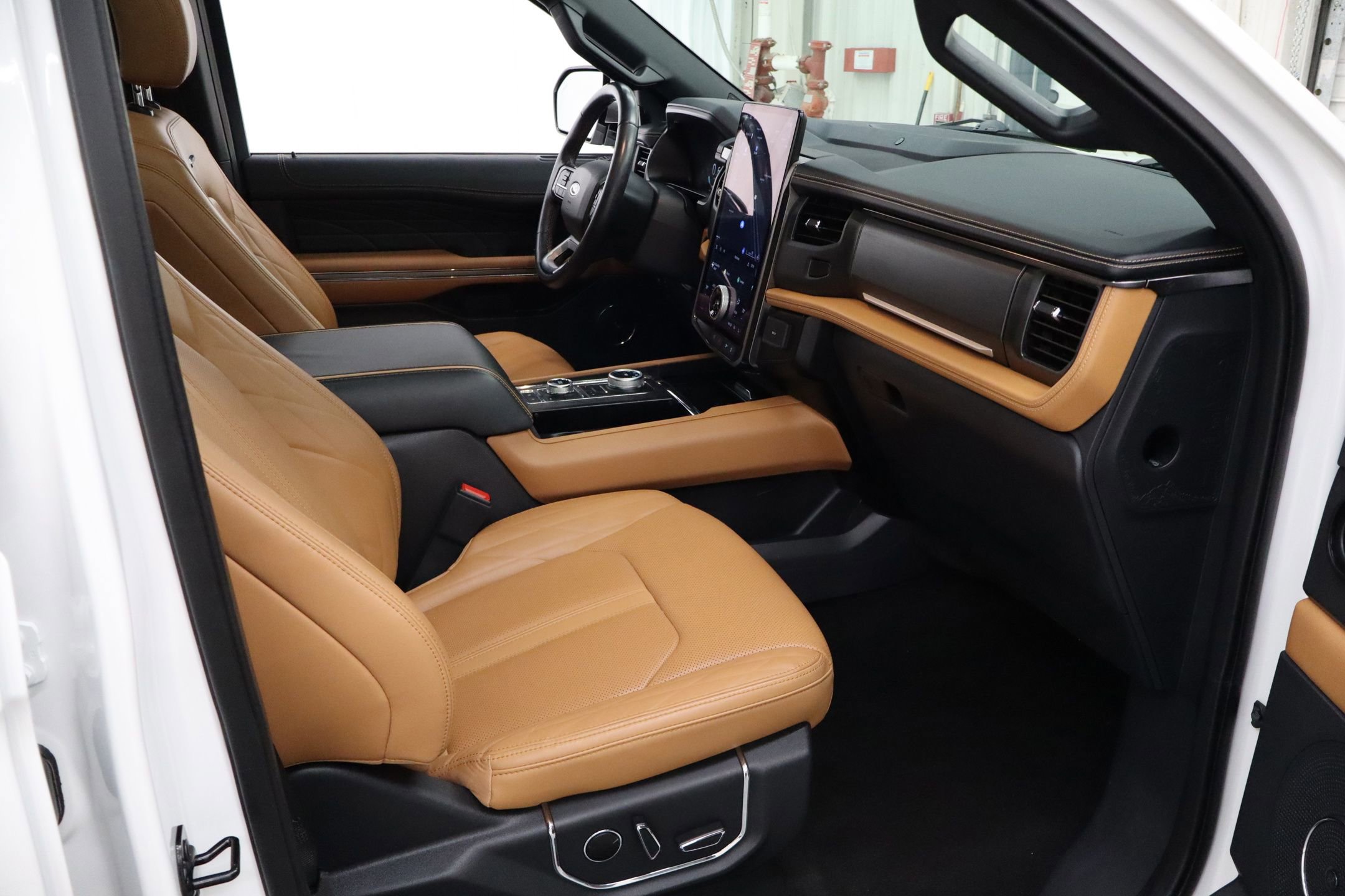 Certified 2023 Ford Expedition Platinum image 33