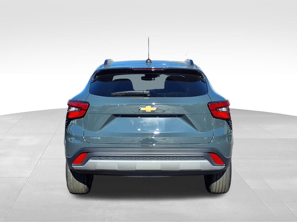 Used 2025 Chevrolet Trax LT FWD image 5