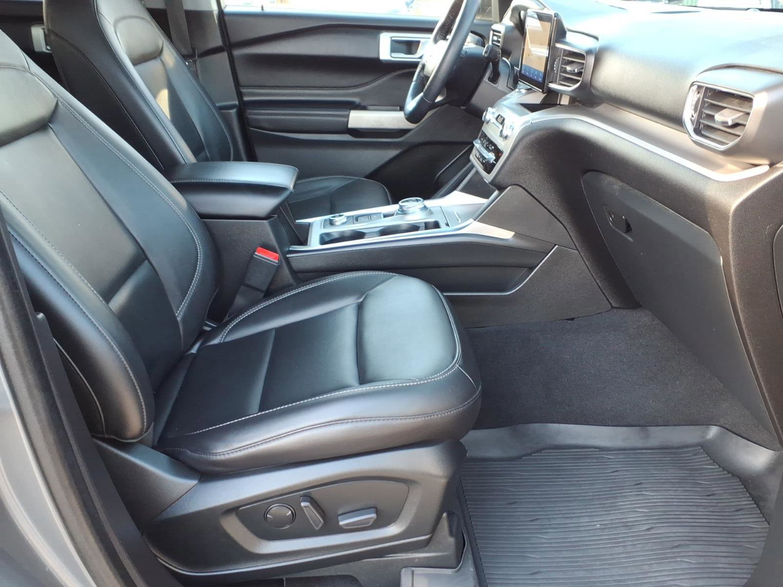 Certified 2022 Ford Explorer XLT w/ Equipment Group 202A image 11