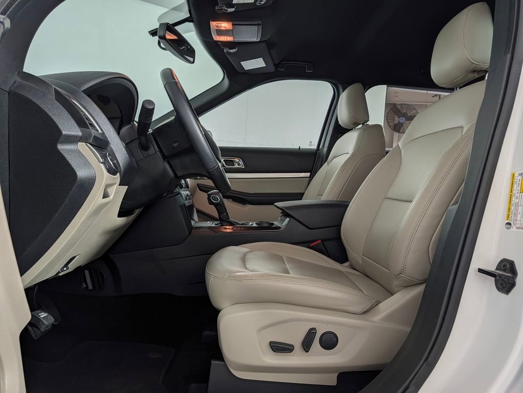 Certified 2019 Ford Explorer XLT w/ Equipment Group 202A FWD image 11