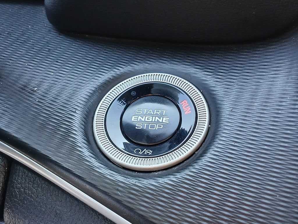 Used 2024 Jeep Grand Cherokee L Laredo RWD image 14