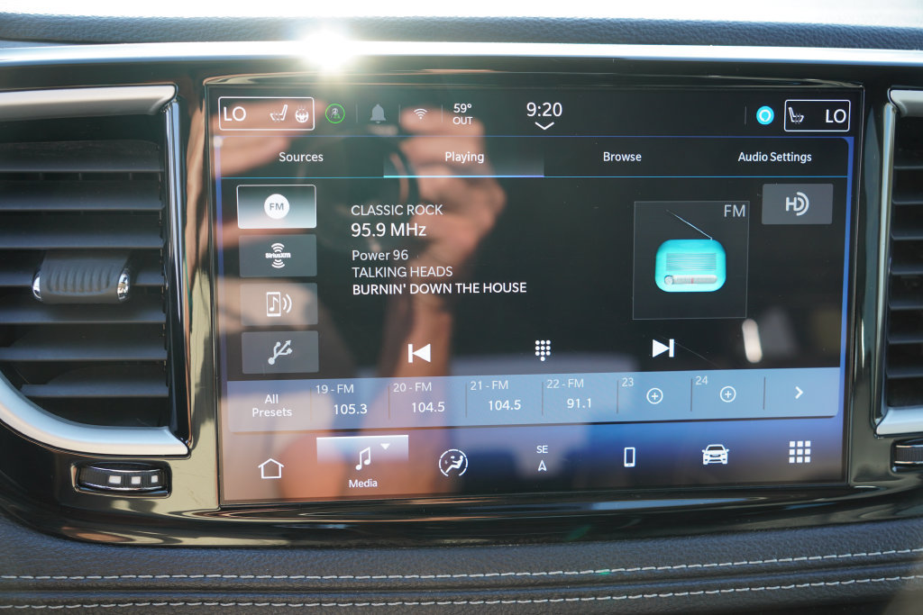 Used 2024 Chrysler Pacifica Limited FWD image 31