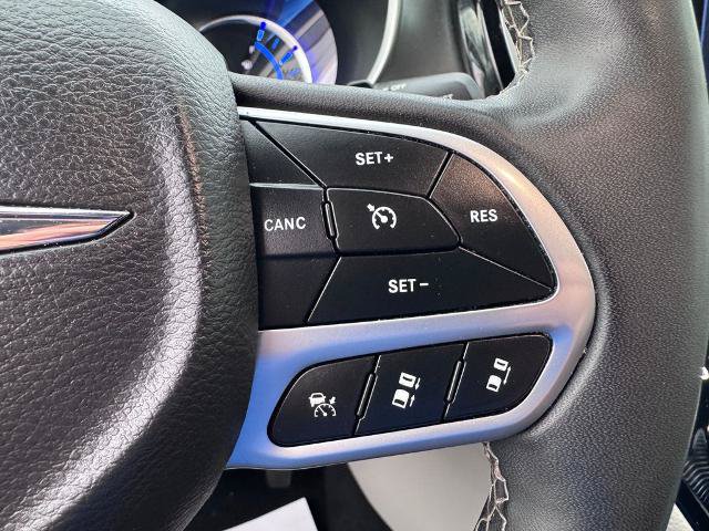Used 2023 Chrysler Pacifica Touring-L FWD image 24