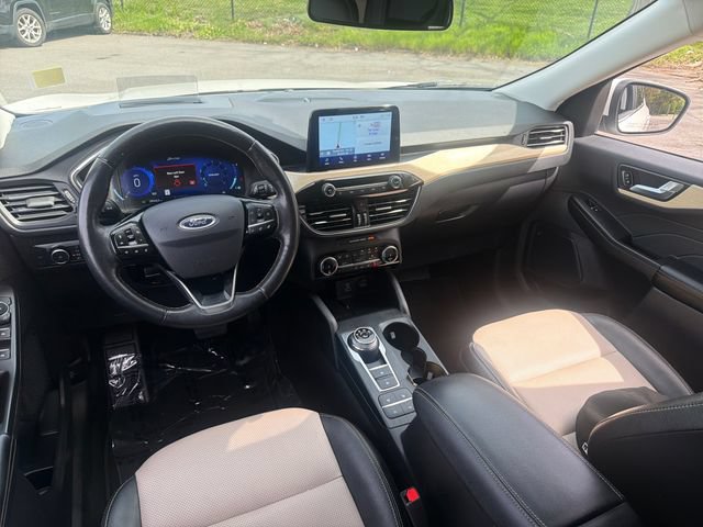 Certified 2022 Ford Escape Titanium w/ Titanium Elite Package AWD/4WD image 28