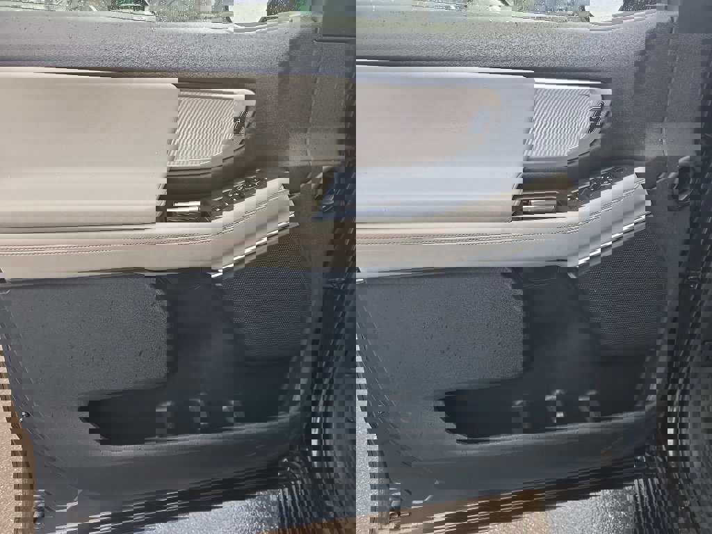 Certified 2025 Ford Expedition Active image 17