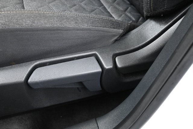 Used 2025 Nissan Kicks SV w/ SV Premium Package FWD image 13