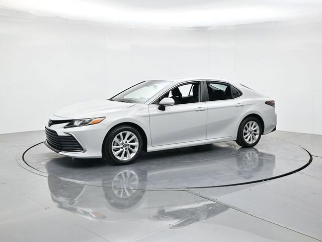 Used 2024 Toyota Camry LE w/ Convenience Package image 5