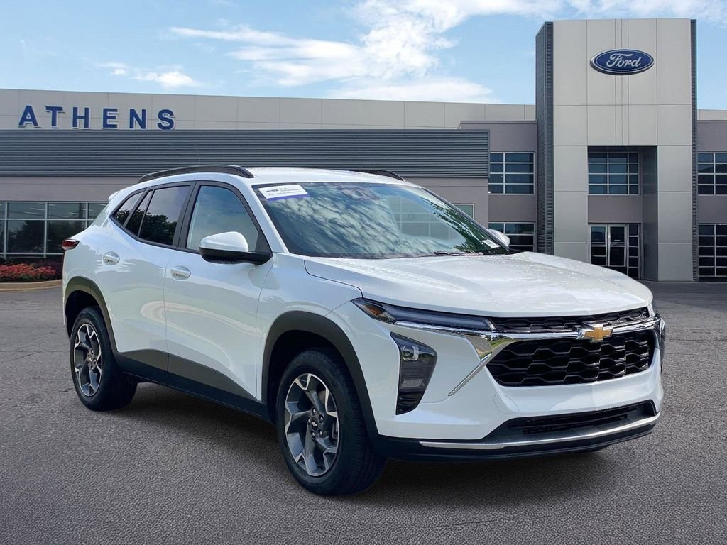 Used 2024 Chevrolet Trax LT FWD image 1