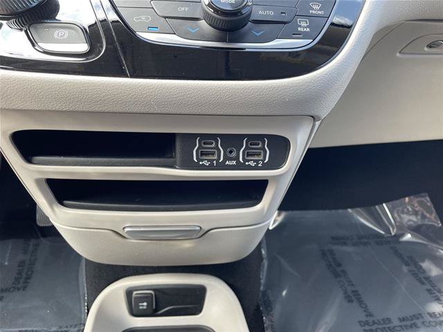 Used 2024 Chrysler Pacifica Touring-L FWD image 29