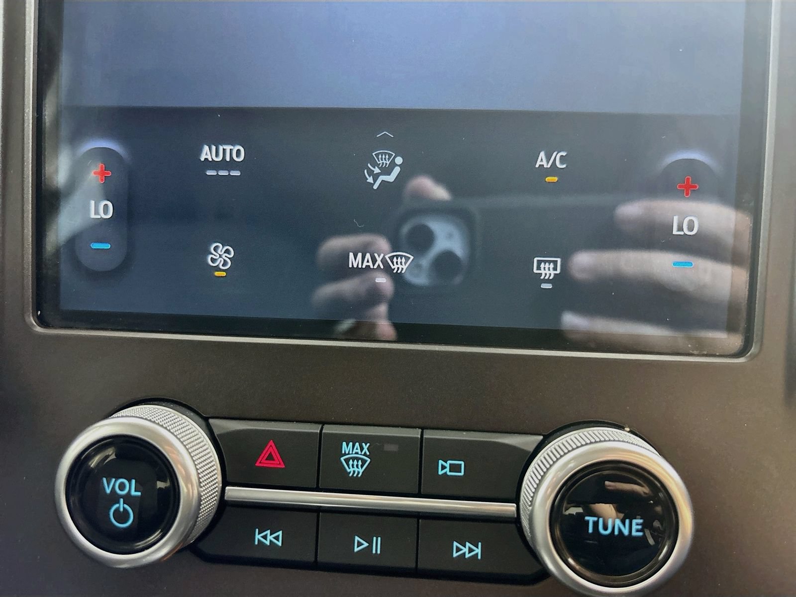 Certified 2021 Ford Edge SE FWD image 15