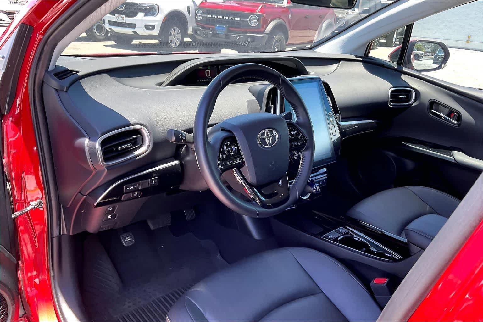 Used 2022 Toyota Prius Prime XLE FWD image 2
