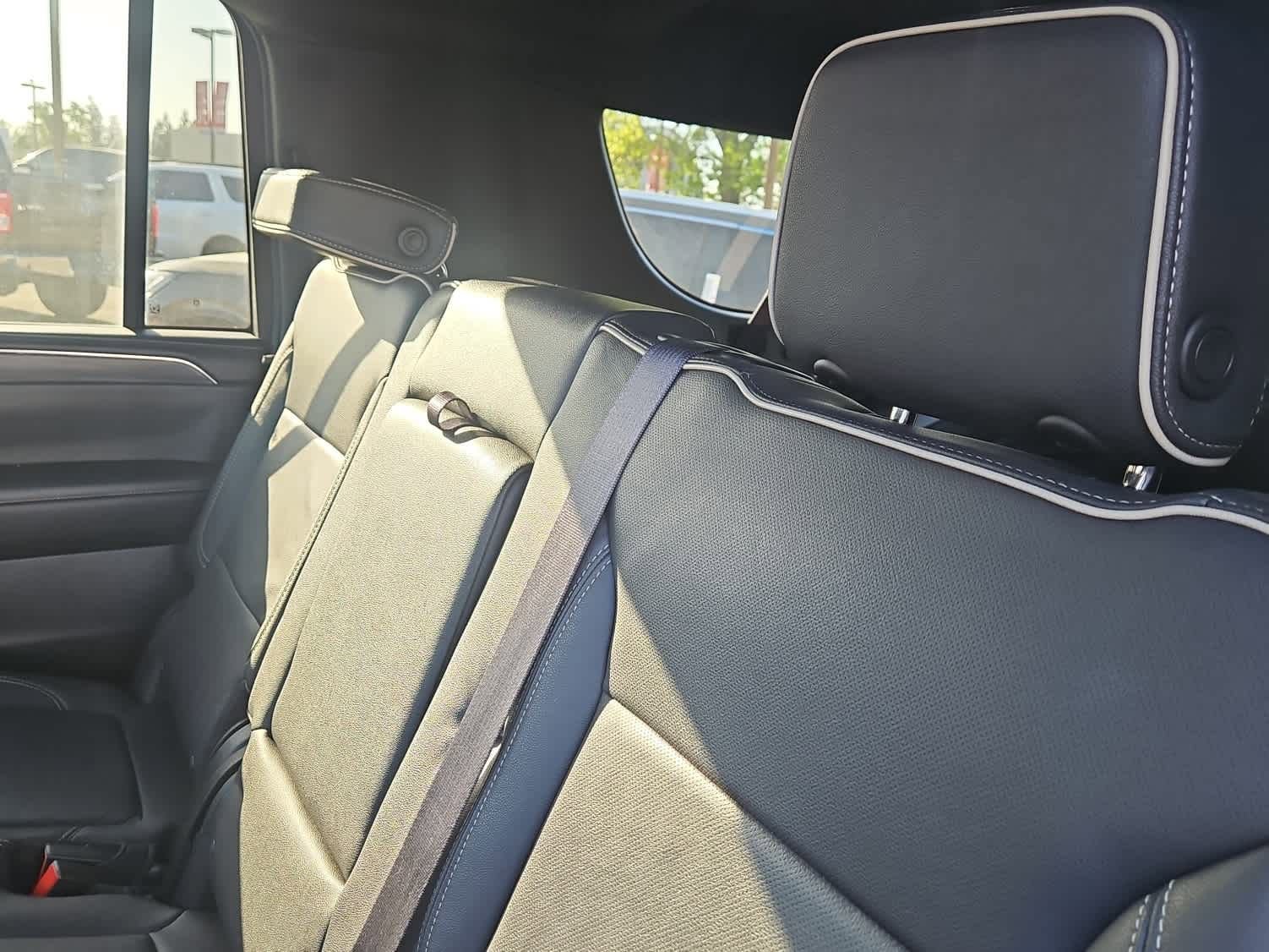 Used 2024 GMC Yukon XL SLT image 13