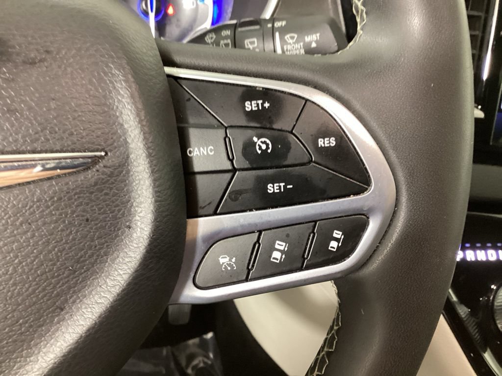 Used 2024 Chrysler Pacifica Touring-L FWD image 24
