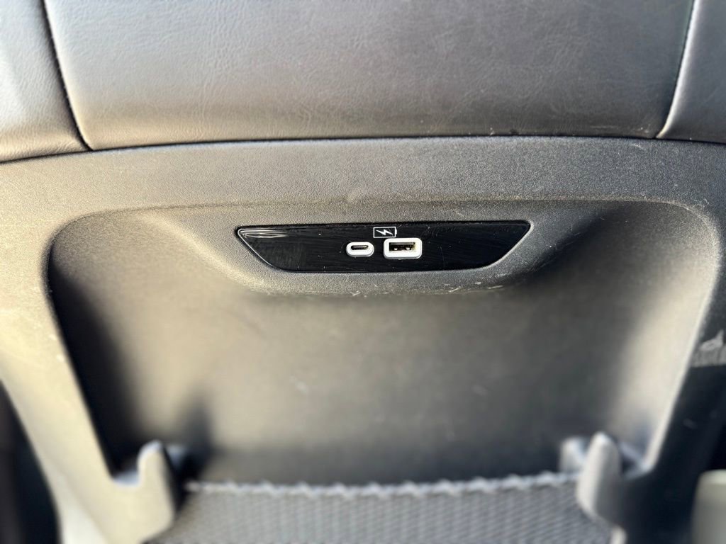 Used 2023 Chrysler Pacifica Touring-L FWD image 34