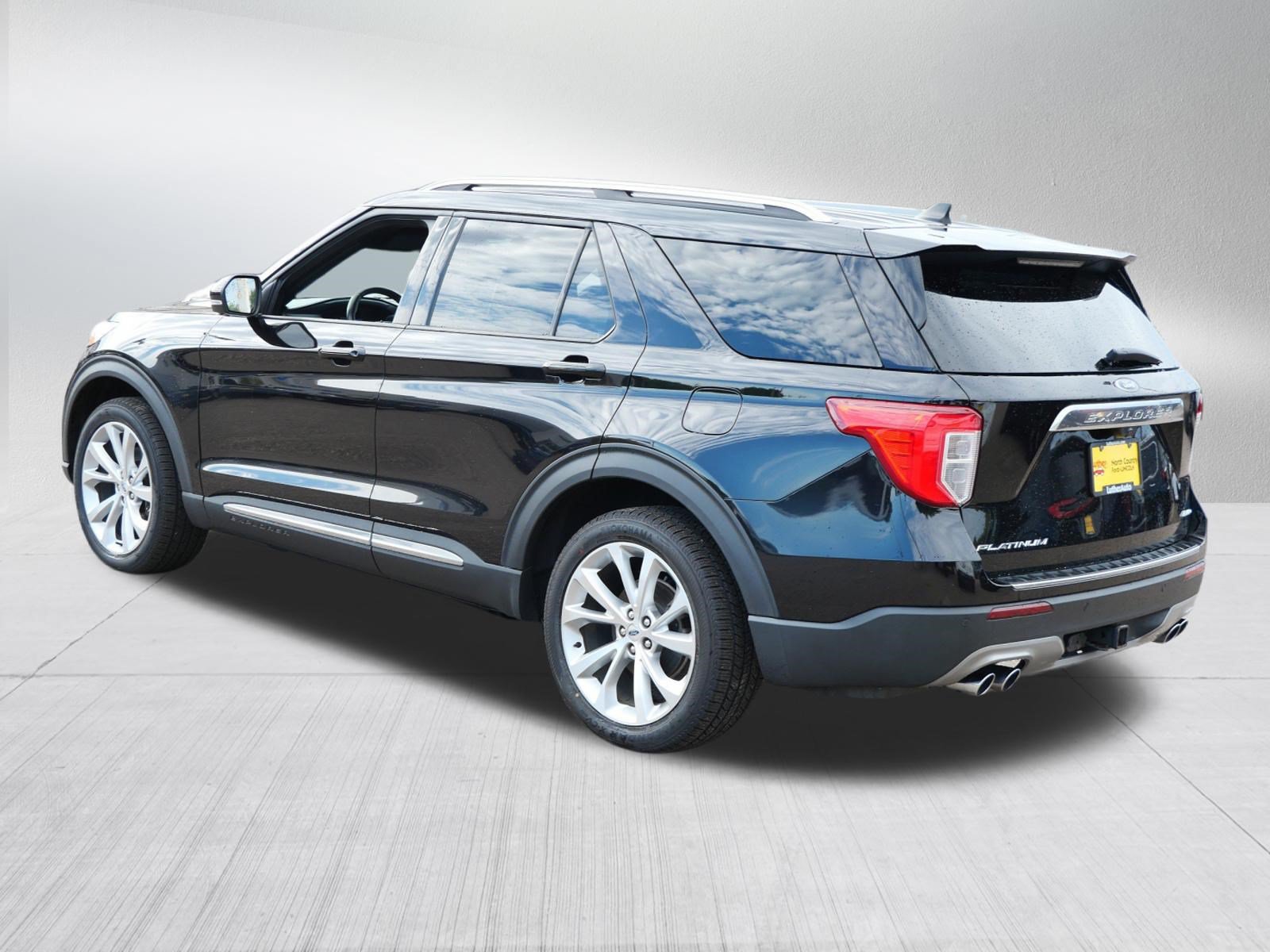 Certified 2022 Ford Explorer Platinum w/ Equipment Group 601A AWD/4WD image 5