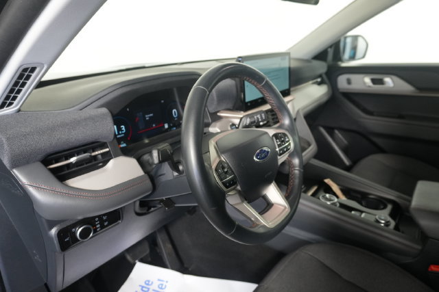 Certified 2025 Ford Explorer Active AWD/4WD image 17