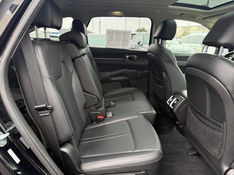 Used 2023 Kia Sorento S w/ Panoramic Sunroof Package image 11