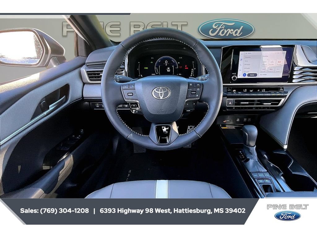 Used 2025 Toyota Camry SE w/ Convenience Package FWD image 5