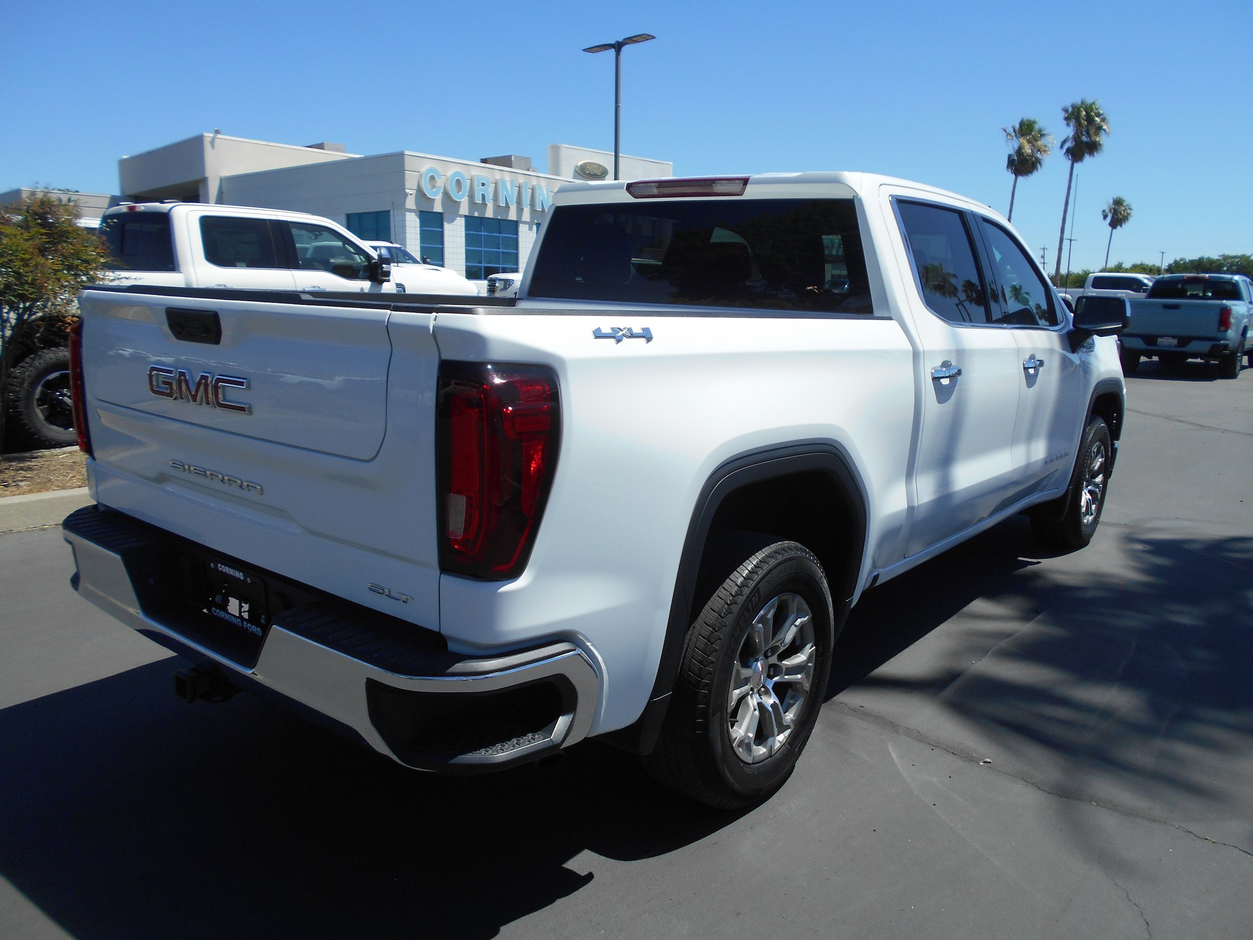 Used 2024 GMC Sierra 1500 SLT AWD/4WD image 2
