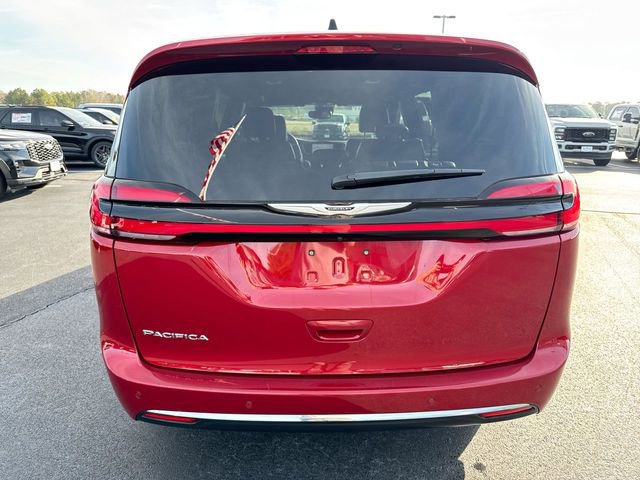 Used 2025 Chrysler Pacifica Select image 7