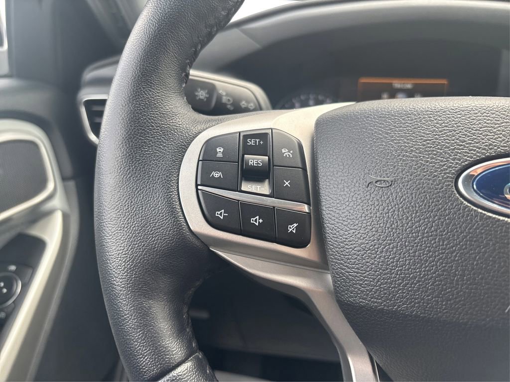 Certified 2022 Ford Explorer XLT w/ Equipment Group 202A AWD/4WD image 33