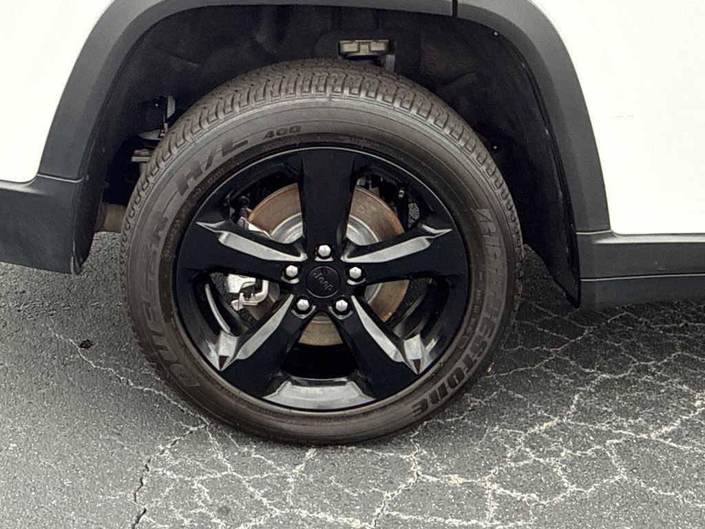 Used 2025 Jeep Grand Cherokee L Altitude RWD image 17