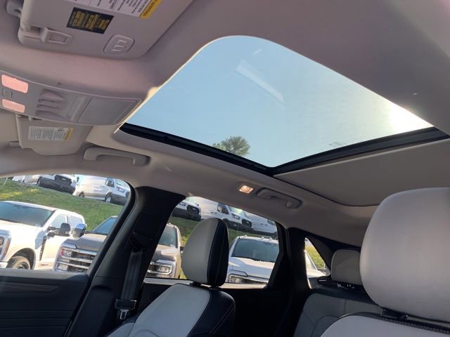 Certified 2024 Ford Escape SE w/ PHEV Premium Package FWD image 36