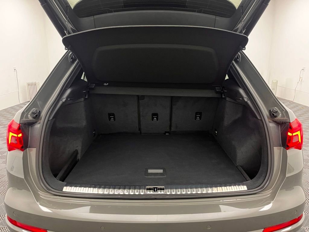 Used 2023 Audi Q3 2.0T Premium Plus w/ Premium Plus Package image 16